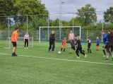 Laatste training S.K.N.W.K. JO7-1 (partijtje tegen de ouders) van maandag 27 mei 2024 (34/180)